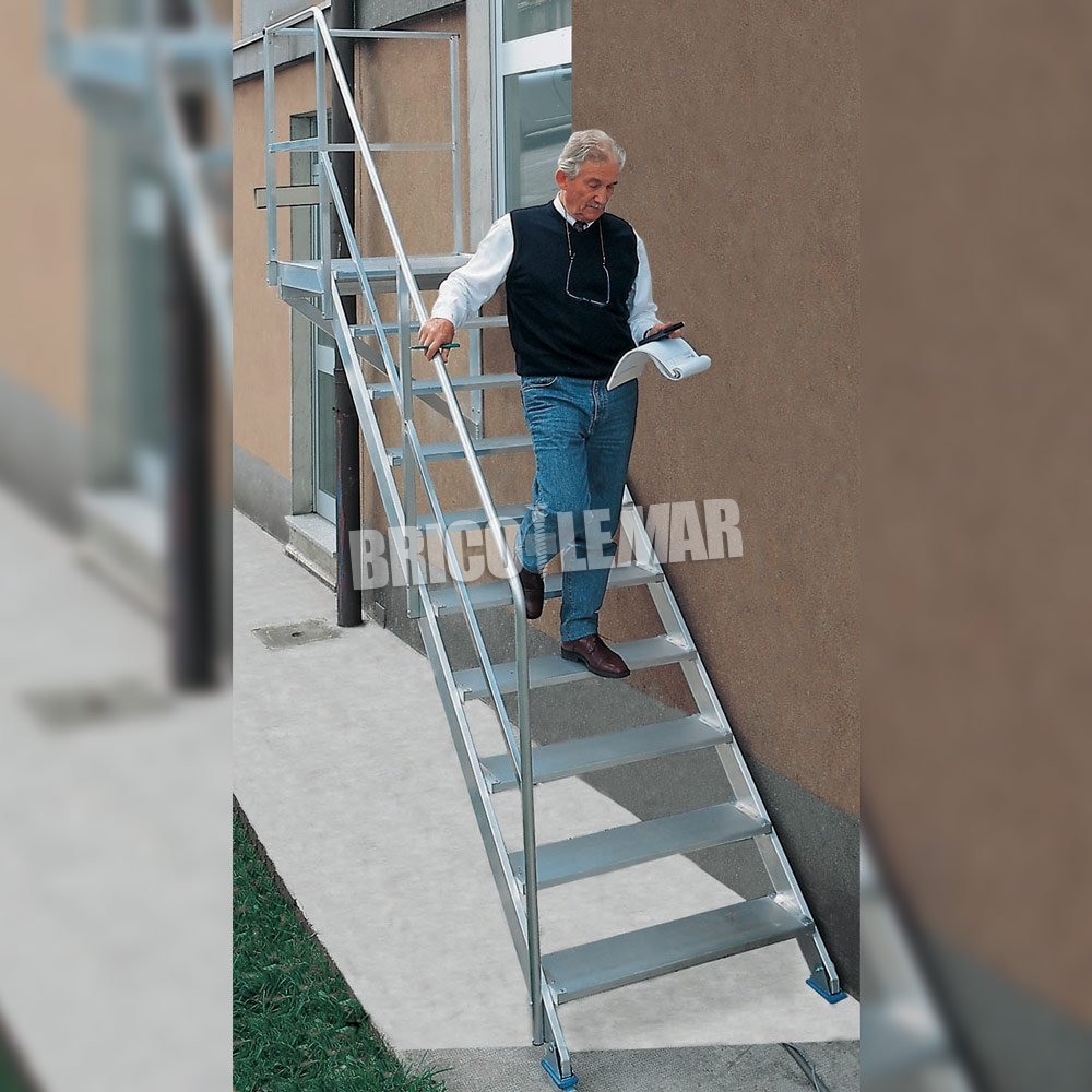 Escalera recta Liverpool con barandilla de aluminio