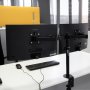 Soporte de monitor doble 13-32” inclinable y giratorio hasta 8kg por brazo MAX VESA 75x75mm-100x100mm Emuca