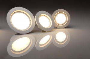 Distintas lámparas y bombillas LED se pueden elegir para diversas habitaciones debido a sus potencias, luminosidades y temperatura de la luz.
