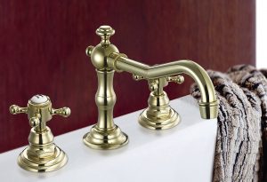En este post os enseñamos formas de eliminar manchas de agua dura y cal del baño