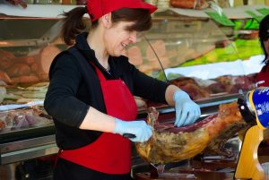 Las características por las que destacan los jamoneros ideales son estabilidad y firmeza, pero existen muchas otras características dependiendo del tipo de jamonero