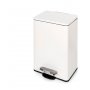 Cestino per rifiuti rettangolare con apertura a pedale in alluminio verniciato bianco 20L Emuca